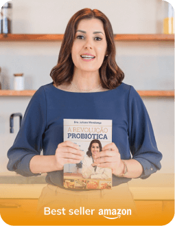 Foto de Dra Juliana Mendonça junto ao seu livro Best Seller 'A Revolução Probiótica'
